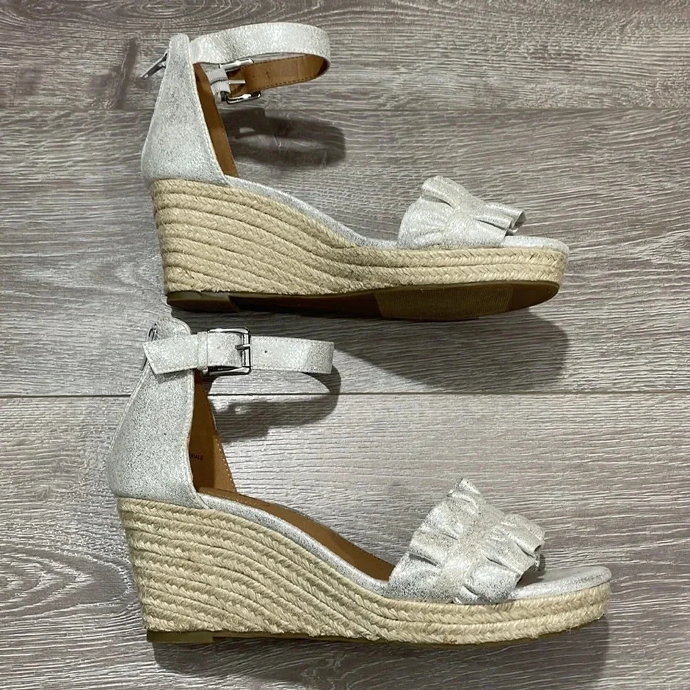 NEW Comfortview Silver Ruffle Wide London Wedge Espadrille Ankle Strap 8WW